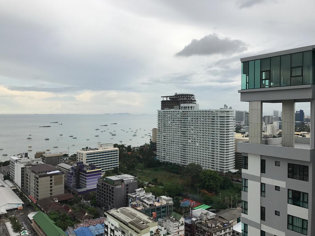 The Base Highfl Seaview Apartment Pattaya Bagian luar foto