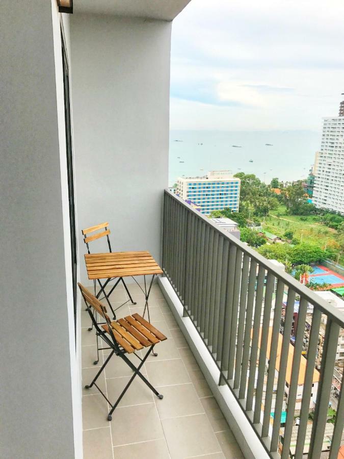 The Base Highfl Seaview Apartment Pattaya Bagian luar foto